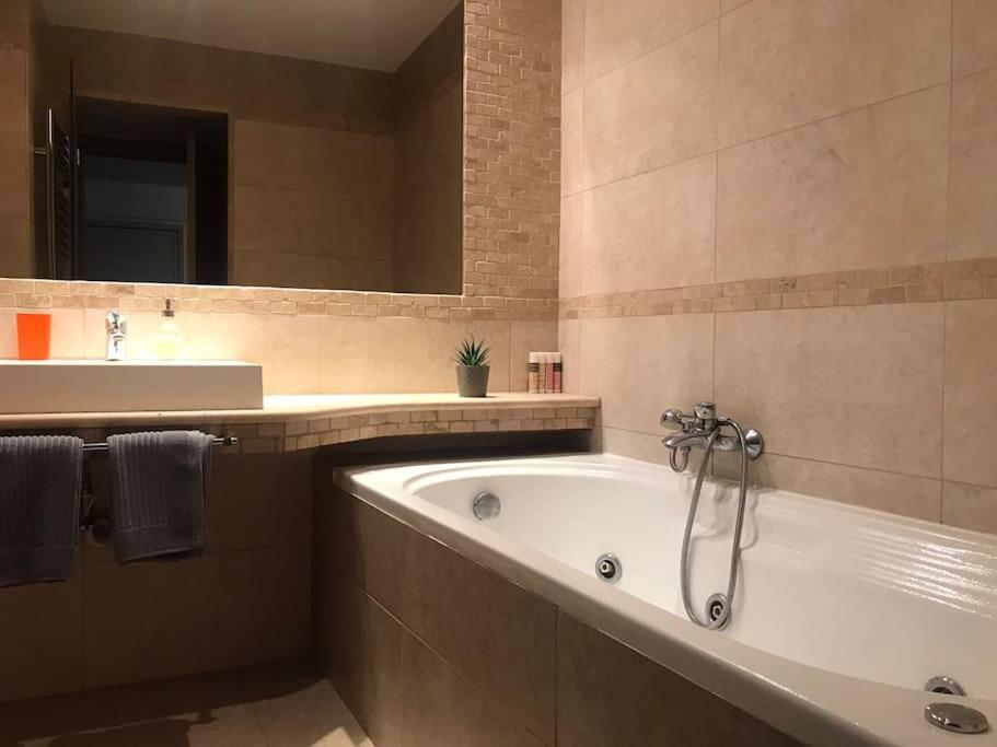 דירות סלוניקי 5 Min From Papageorgiou Free Indoor Parking מראה חיצוני תמונה